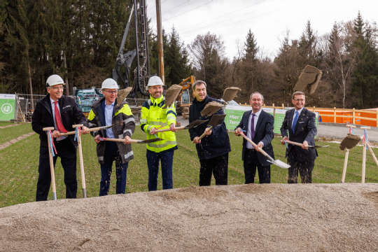 Spatenstich für 380-kV-Deutschlandleitung erfolgt mit Thomas Karall, Gerhard Christiner, Tim Meyerjürgens, Markus Söder, Hubert Aiwanger, Markus Achleitner
